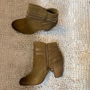 Boots size 10